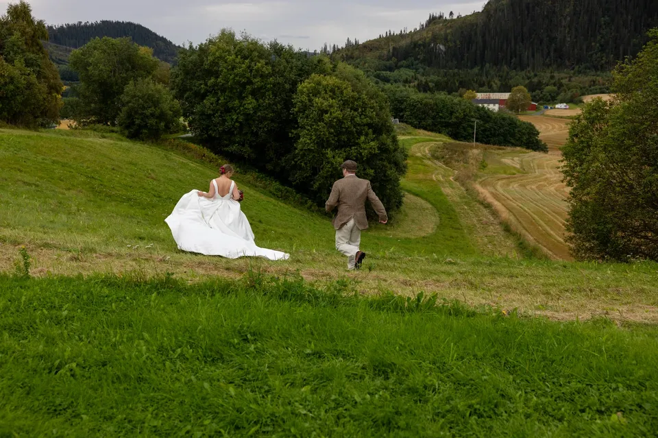 En liten bryllupsdag med store øyeblikk – foto 24