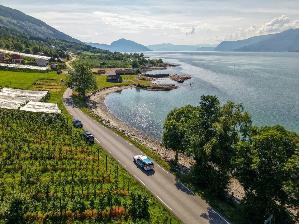 Utne kyrkje på en sommerdag i Hardanger – foto 2