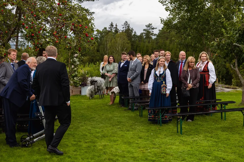 Bunad, gris og låvefest på Lillerud gård – foto 25