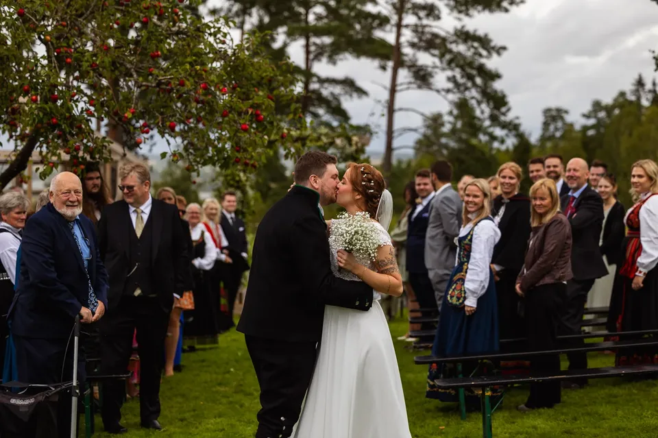 Bunad, gris og låvefest på Lillerud gård – foto 13