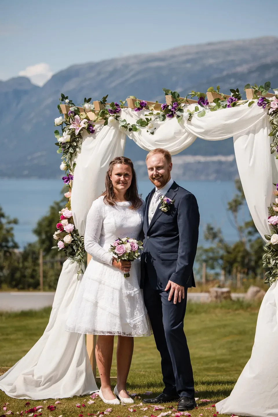 Utne kyrkje på en sommerdag i Hardanger – foto 13