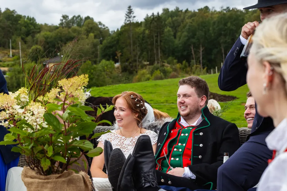 Bunad, gris og låvefest på Lillerud gård – foto 15