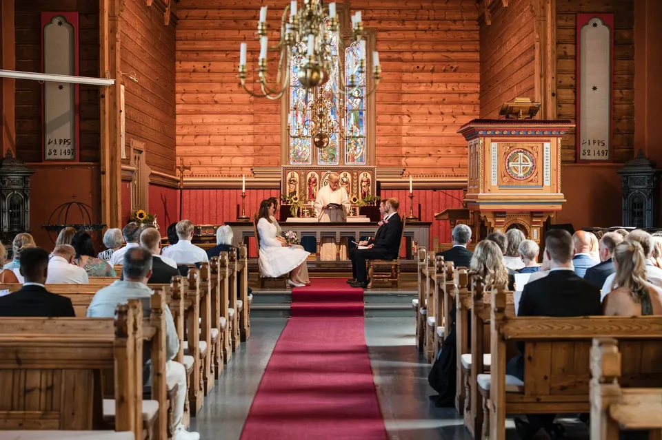 Utne kyrkje på en sommerdag i Hardanger – foto 28