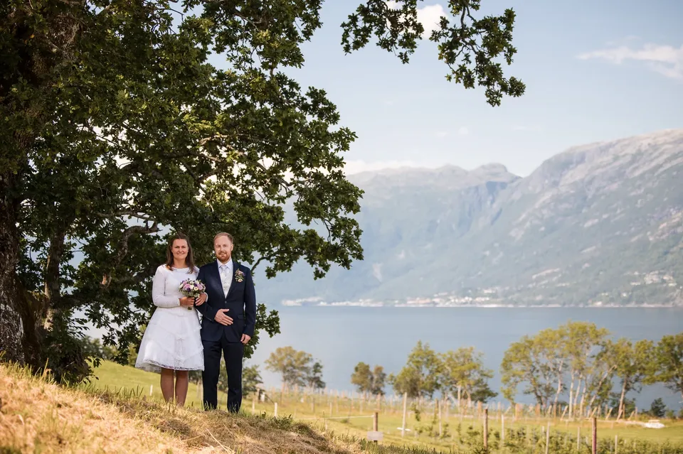 Utne kyrkje på en sommerdag i Hardanger – foto 9