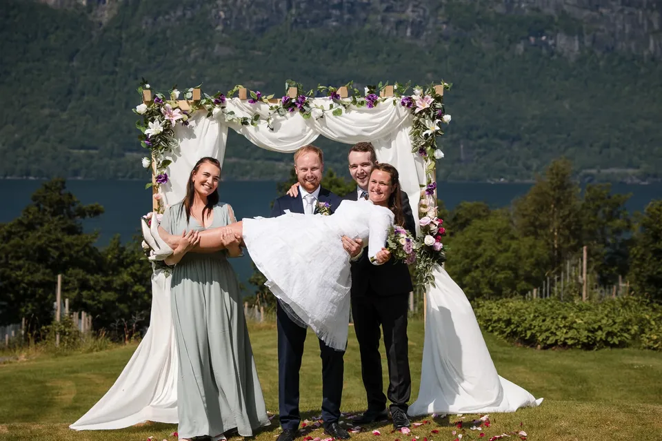 Utne kyrkje på en sommerdag i Hardanger – foto 17