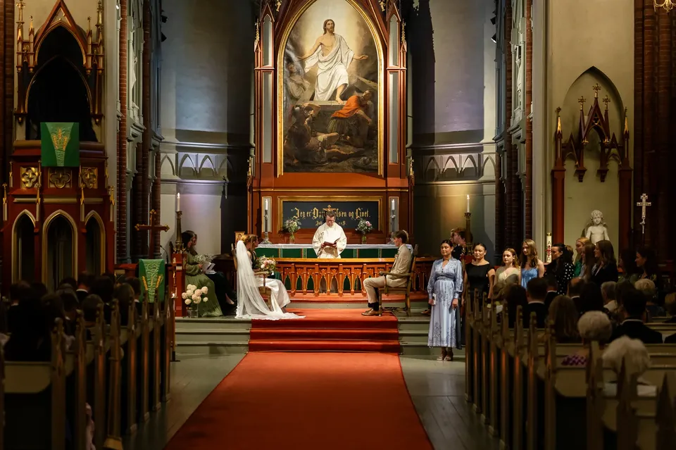 Drammen kirke og Spiralen i regn – foto 16