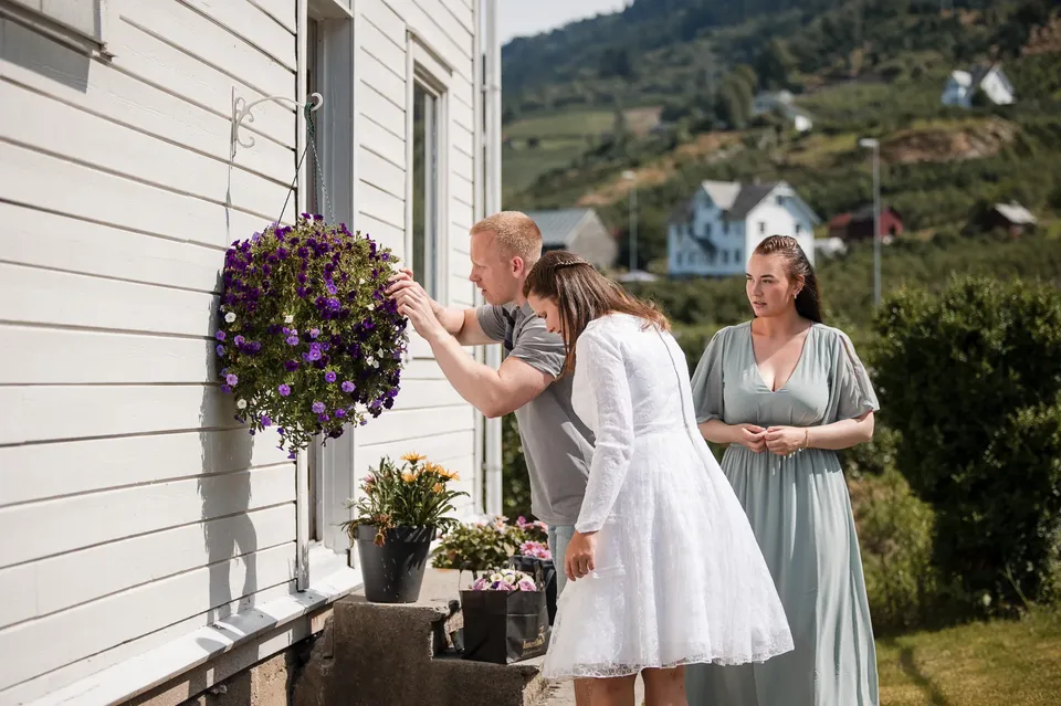 Utne kyrkje på en sommerdag i Hardanger – foto 7