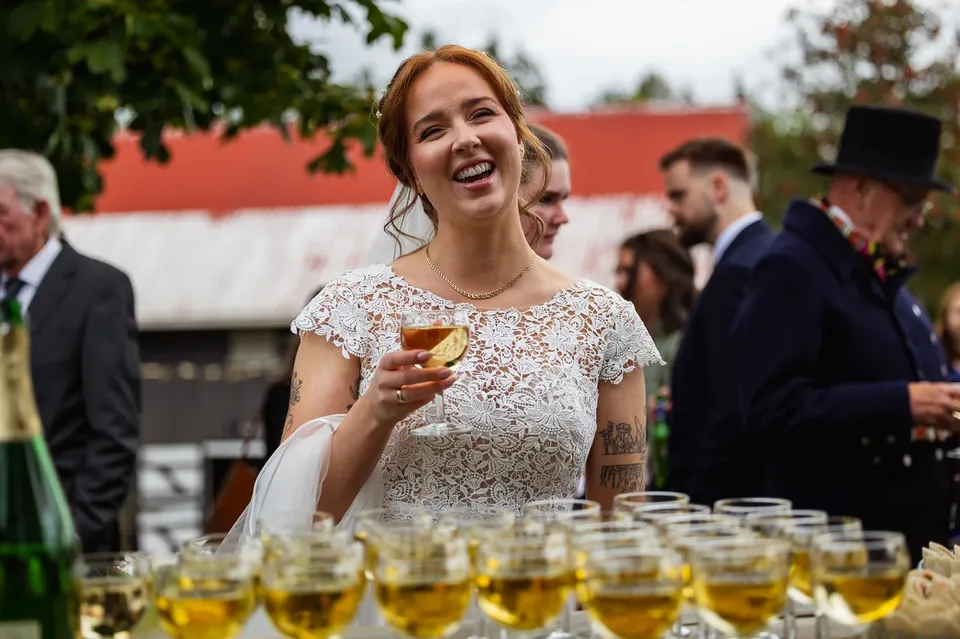 Bunad, gris og låvefest på Lillerud gård – foto 8