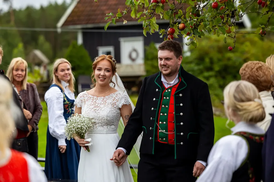 Bunad, gris og låvefest på Lillerud gård – foto 22