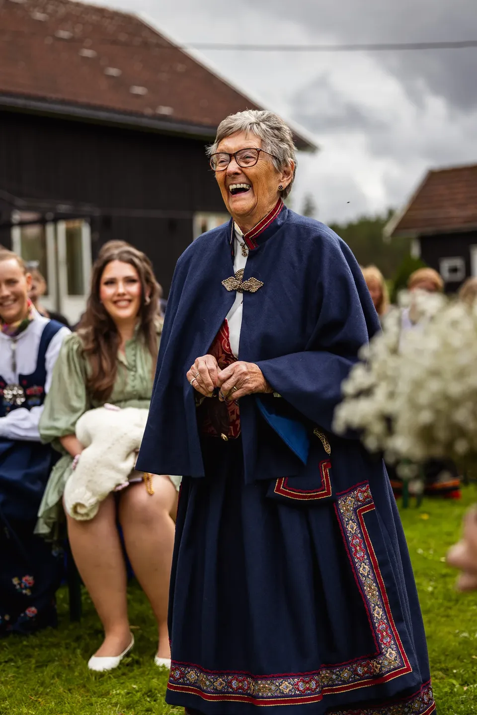 Bunad, gris og låvefest på Lillerud gård – foto 23